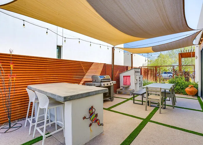 Holiday home Backyard Oasis W/ Pool! Family Getaway In *